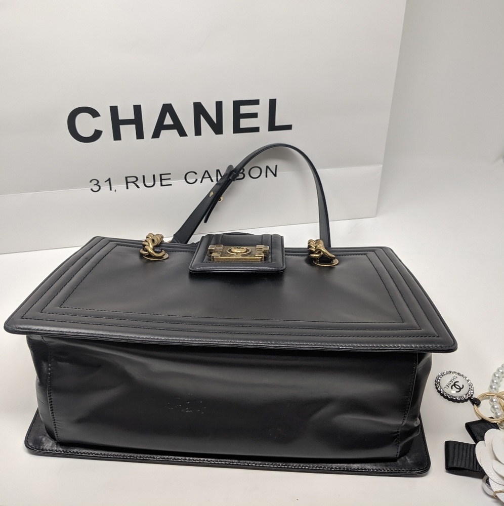 🚨🎉 HP 🎉CHANEL Boy Black Tote Calfskin Leather Rare!Limited Edition - Picture 5 of 16